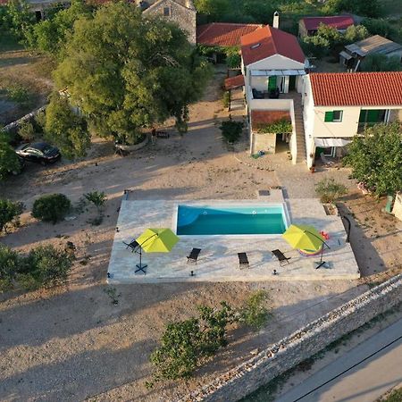 ピロヴァッツ Marcelovi Dvori Bed & Breakfast エクステリア 写真