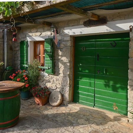ピロヴァッツ Marcelovi Dvori Bed & Breakfast エクステリア 写真