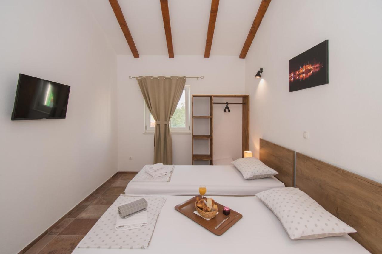 ピロヴァッツ Marcelovi Dvori Bed & Breakfast エクステリア 写真