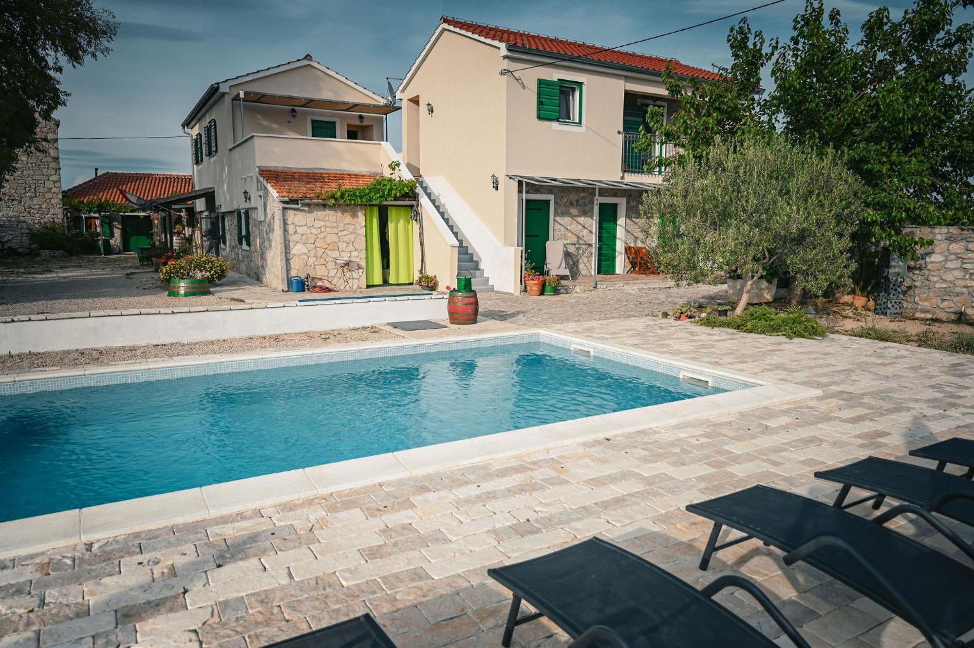 ピロヴァッツ Marcelovi Dvori Bed & Breakfast エクステリア 写真